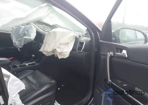 2020 Kia Sportage Ex z USA, uszkodzony, nr VIN KNDPNCAC2L7762655